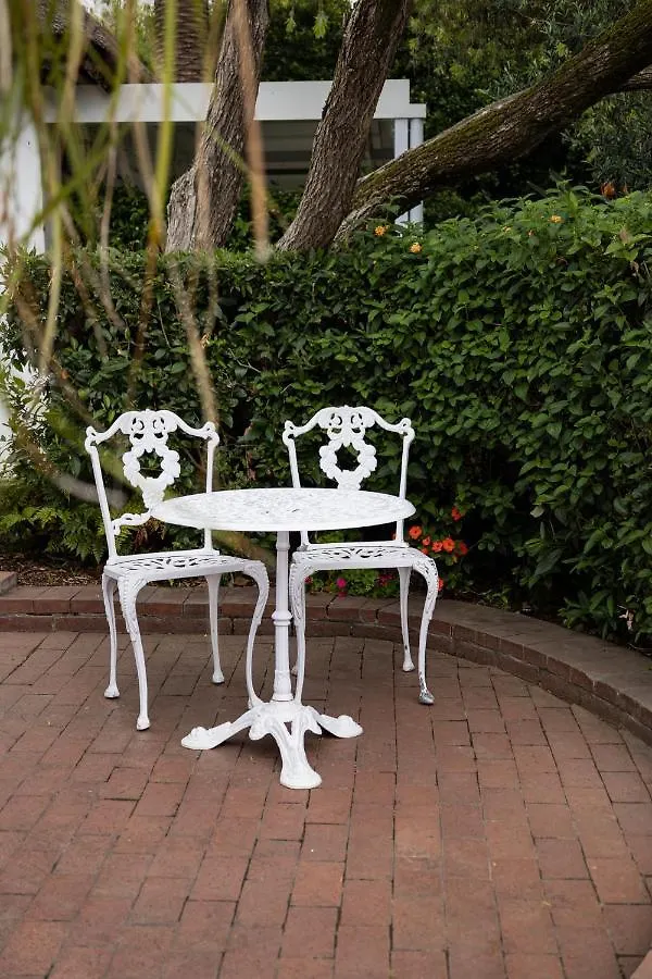 Bed & Breakfast Cape Village Lodge Durbanville