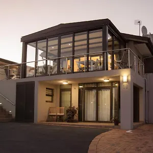 Guest house Four Palms
