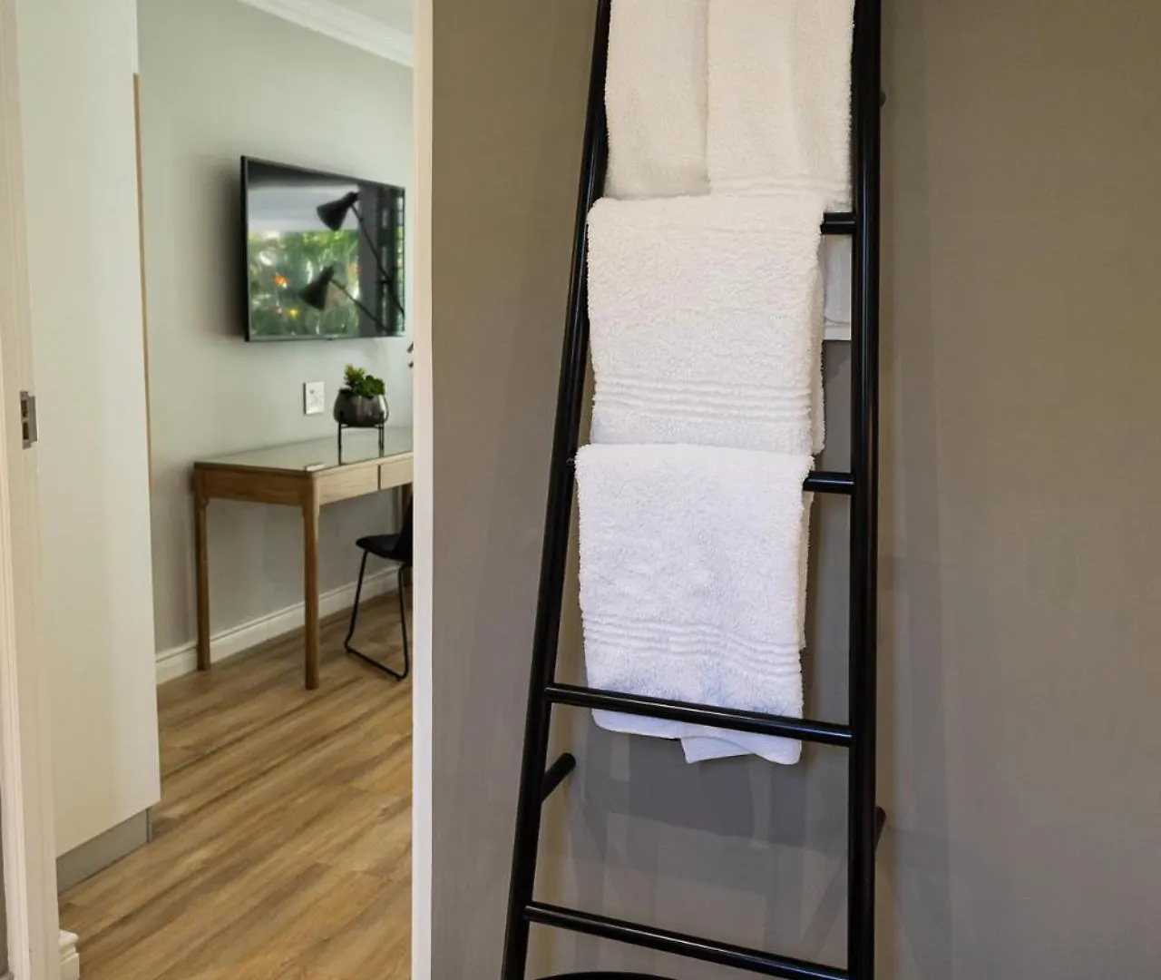 Cape Village Lodge Durbanville Bed & Breakfast